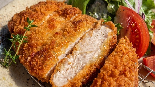 ロースかつ(小鉢・漬物・ごはん・赤だし付)